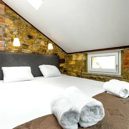 The Maritime Floor Сплит