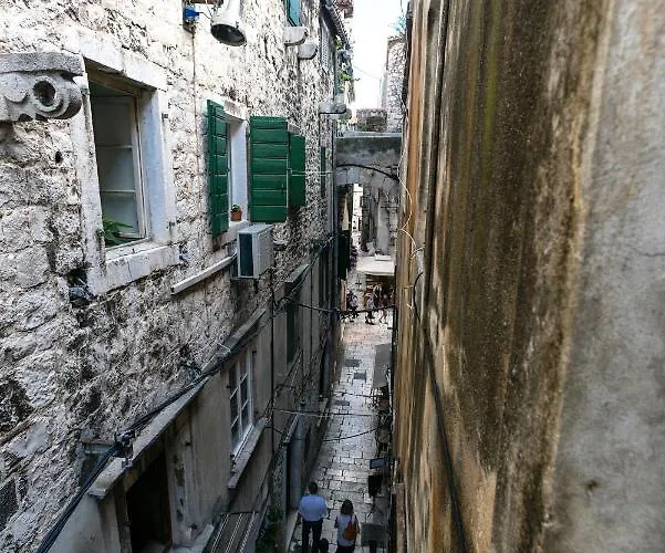 아파트 The Maritime Floor